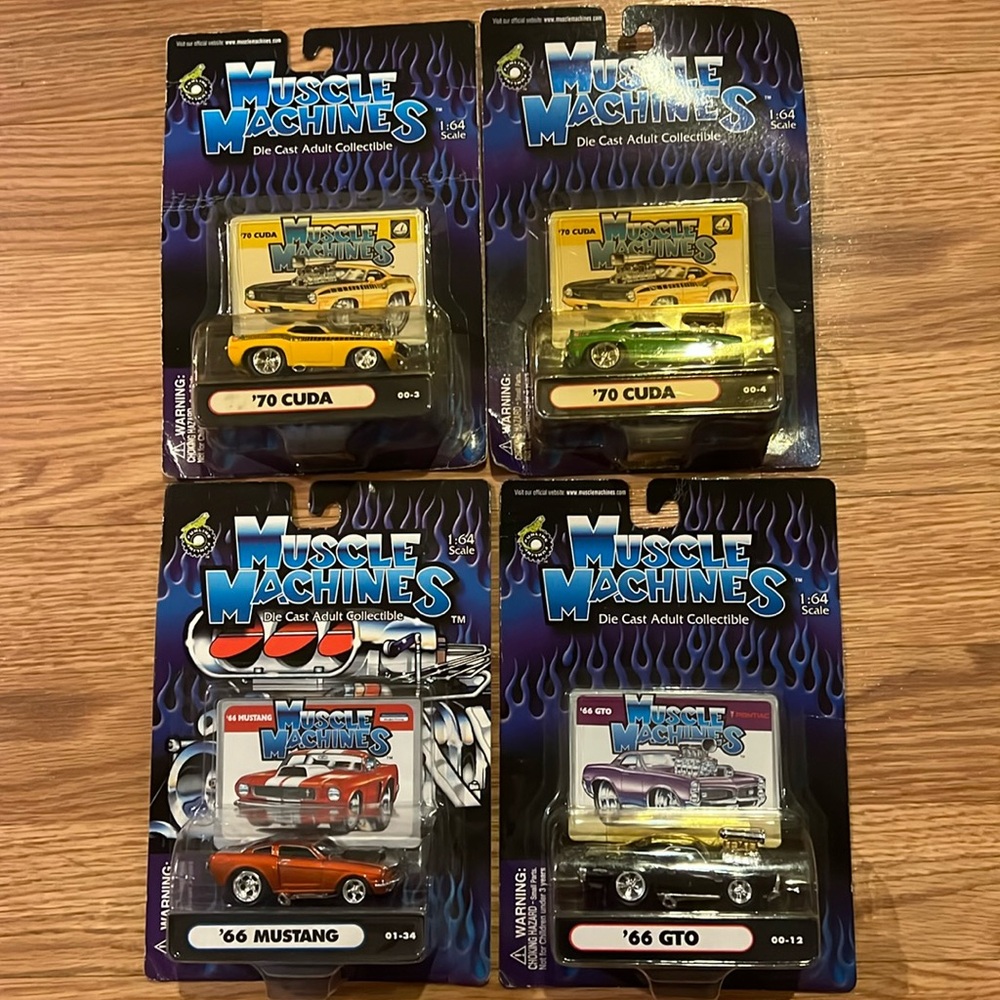 A lot of 4 MUSCLE MACHINES die cast a duly collectible CUDA/MUSTANG/GTO/